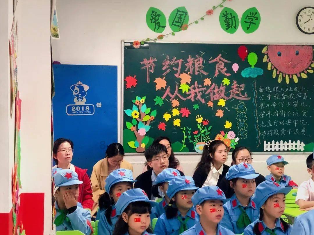 小猫钓鱼游戏龙王版有船